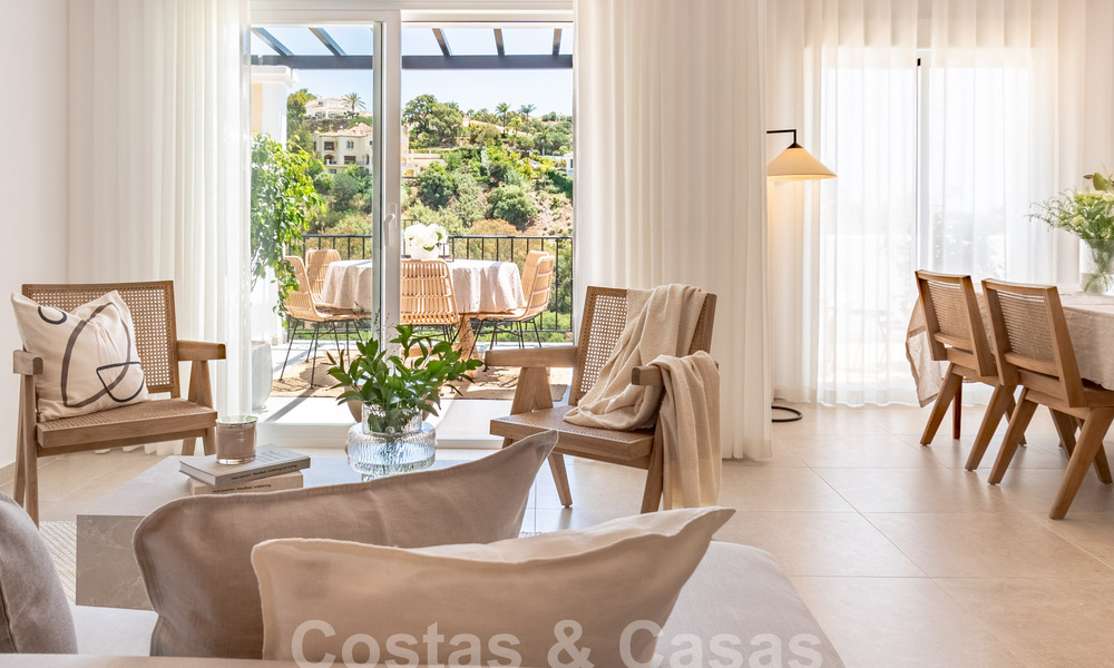 Modern gerenoveerd penthouse te koop met ruim terras en zeezicht in La Quinta golfresort, Benahavis - Marbella 60619