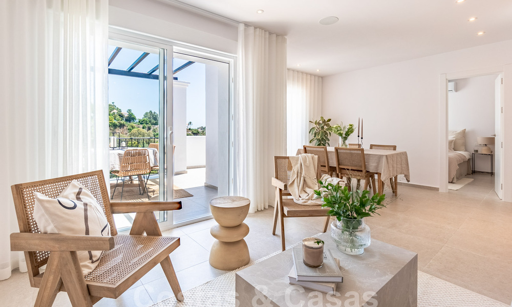 Modern gerenoveerd penthouse te koop met ruim terras en zeezicht in La Quinta golfresort, Benahavis - Marbella 60623