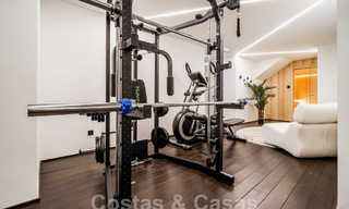 Modern gerenoveerde mediterrane villa met modieus interieurdesign te koop op loopafstand van Puerto Banus, Marbella 60733 
