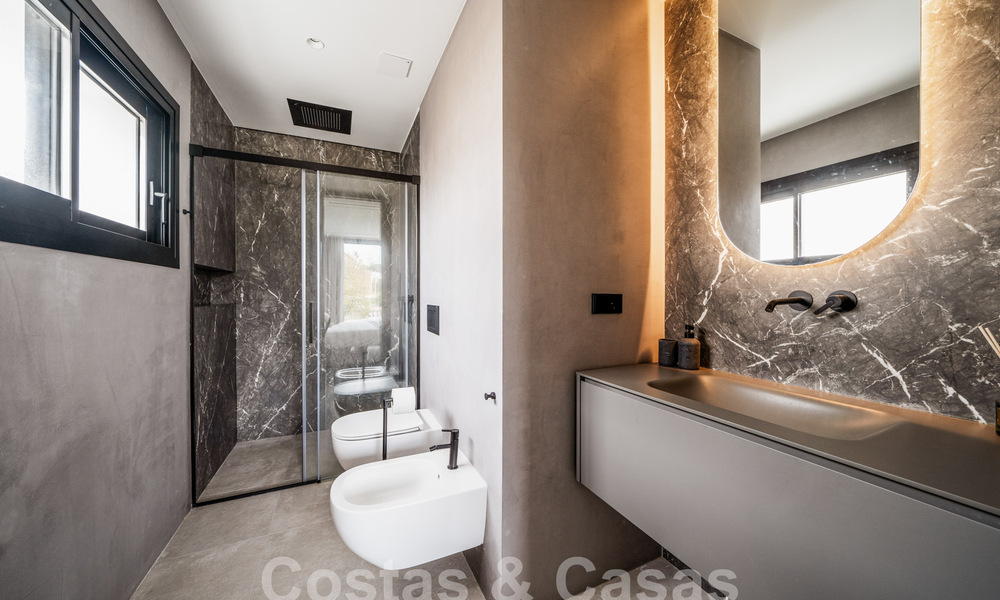 Modern gerenoveerde mediterrane villa met modieus interieurdesign te koop op loopafstand van Puerto Banus, Marbella 60738