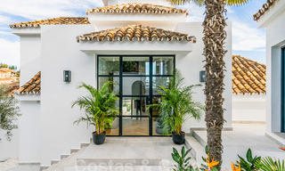 Luxevilla te koop met modern-Mediterraan ontwerp en zeezicht in Nueva Andalucia, Marbella 60935 