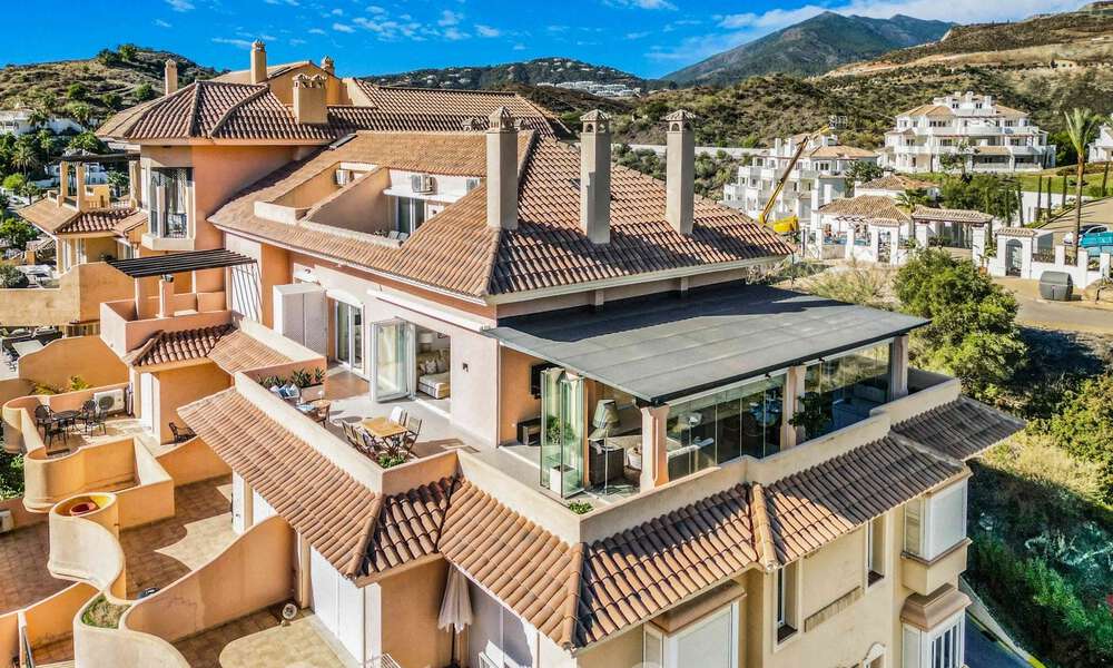 Ruim, luxe penthouse te koop met zeezicht en in een 5-sterren complex in Nueva Andalucia, Marbella 60887