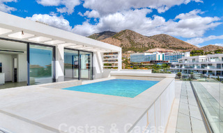 Modern penthouse met zeezicht en privézwembad te koop i/e innovatief lifestyle-complex in Benalmadena, Costa del Sol 60920 