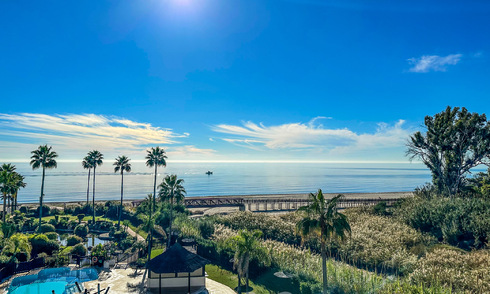 Ruim penthouse te koop in een gated strandcomplex met onverstoord zeezicht op de New Golden Mile, Marbella - Estepona 61420