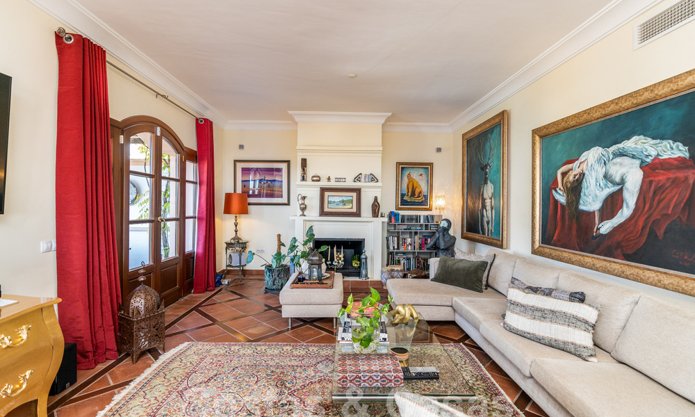 Charmant, Andalusisch, halfvrijstaand huis met zeezicht te koop in de heuvels van Marbella - Benahavis 61896