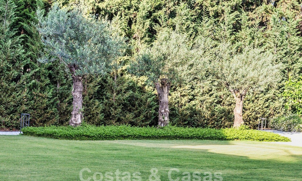 Luxevilla met modern-Mediterraan ontwerp te koop in een populaire golfomgeving in Nueva Andalucia, Marbella 61704