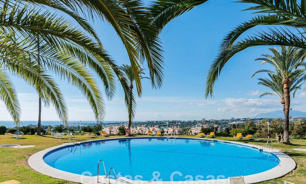 Luxueus appartement te koop met panoramisch zeezicht in een gated urbanisatie op de Golden Mile, Marbella 61722