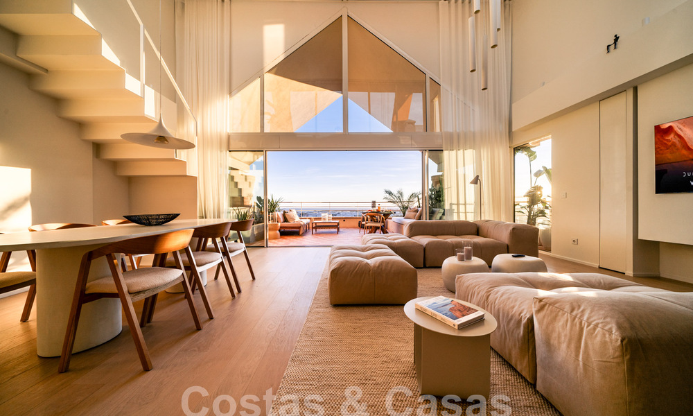 Indrukwekkend gerenoveerd penthouse te koop met panoramisch golf- en zeezicht in het hartje van Nueva Andalucia, Marbella 61813