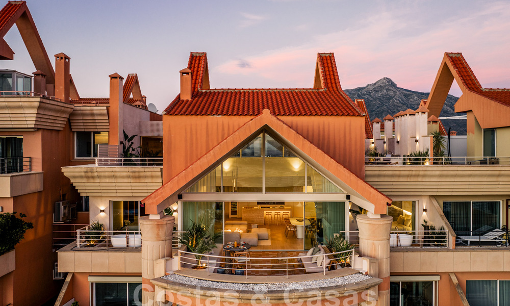 Indrukwekkend gerenoveerd penthouse te koop met panoramisch golf- en zeezicht in het hartje van Nueva Andalucia, Marbella 61814