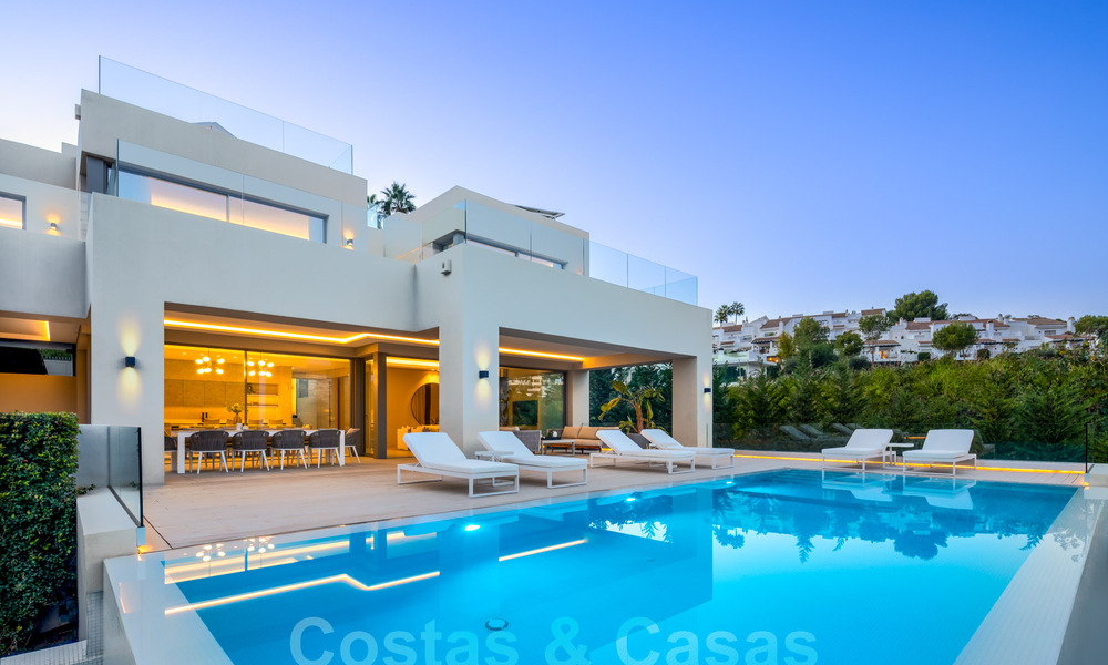 Geavanceerde luxevilla met modern design te koop op loopafstand van de golfbaan in Nueva Andalucia, Marbella 61339