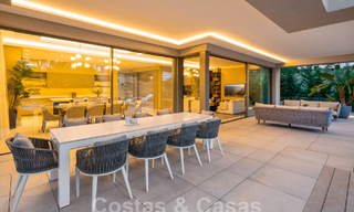 Geavanceerde luxevilla met modern design te koop op loopafstand van de golfbaan in Nueva Andalucia, Marbella 61340 