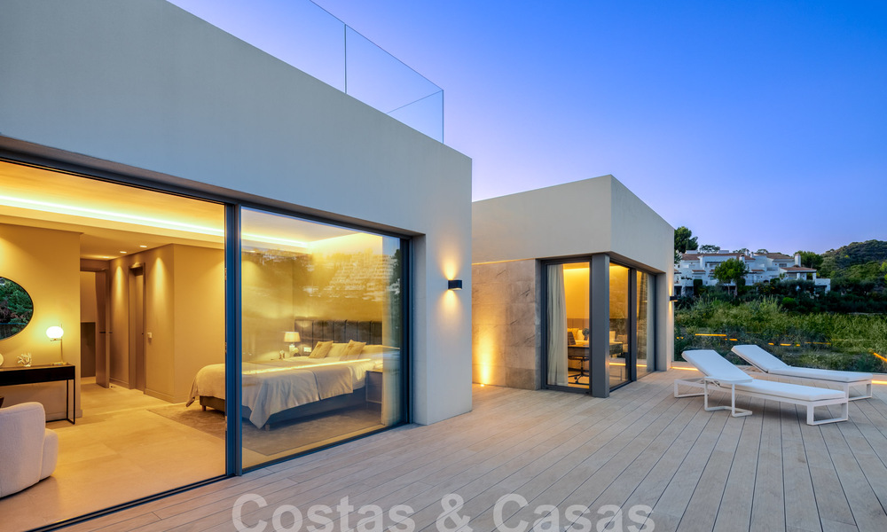 Geavanceerde luxevilla met modern design te koop op loopafstand van de golfbaan in Nueva Andalucia, Marbella 61341