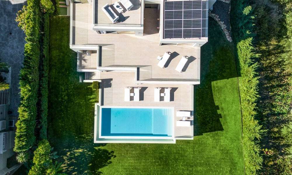 Geavanceerde luxevilla met modern design te koop op loopafstand van de golfbaan in Nueva Andalucia, Marbella 61344