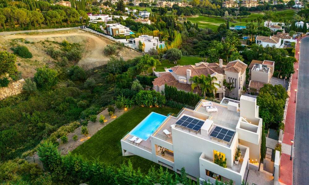 Geavanceerde luxevilla met modern design te koop op loopafstand van de golfbaan in Nueva Andalucia, Marbella 61346