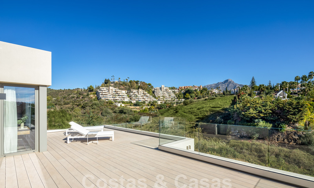 Geavanceerde luxevilla met modern design te koop op loopafstand van de golfbaan in Nueva Andalucia, Marbella 61357