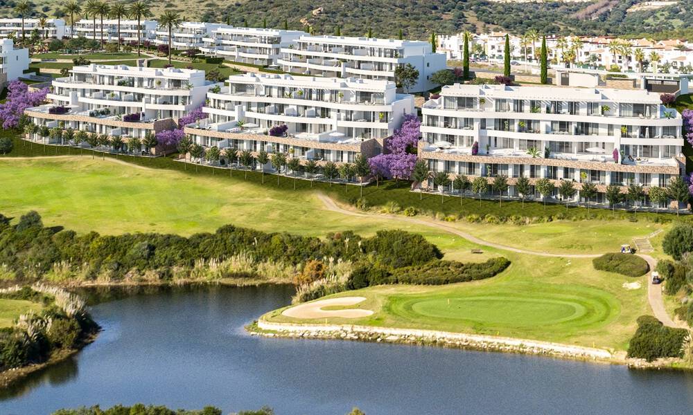 Nieuwbouwproject van appartementen te koop grenzend aan de golfbaan met zeezicht nabij Sotogrande, Costa del Sol 62028