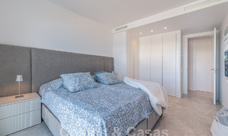 Instapklaar! Modern, luxueus penthouse te koop direct aan de golfbaan, met zee- en golfzicht, Oost-Marbella 62270 