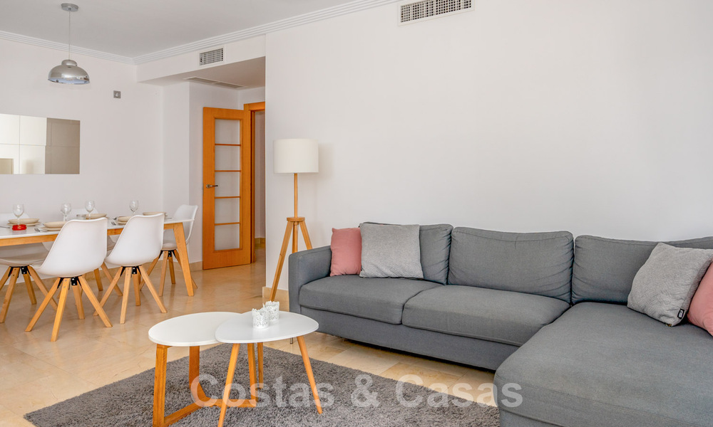 Ruim, modern appartement te koop met panoramisch golf- en zeezicht in een vijfsterren golfresort in Benahavis - Marbella 62328
