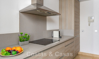 Ruim, modern appartement te koop met panoramisch golf- en zeezicht in een vijfsterren golfresort in Benahavis - Marbella 62333 