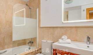 Ruim, modern appartement te koop met panoramisch golf- en zeezicht in een vijfsterren golfresort in Benahavis - Marbella 62336 