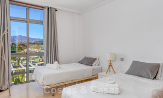 Ruim, modern appartement te koop met panoramisch golf- en zeezicht in een vijfsterren golfresort in Benahavis - Marbella 62337 