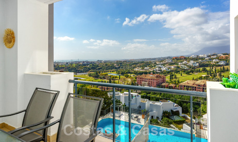 Instapklaar, modern appartement te koop met weids uitzicht o/d golf e/d zee i/e golfresort in Benahavis - Marbella 62348