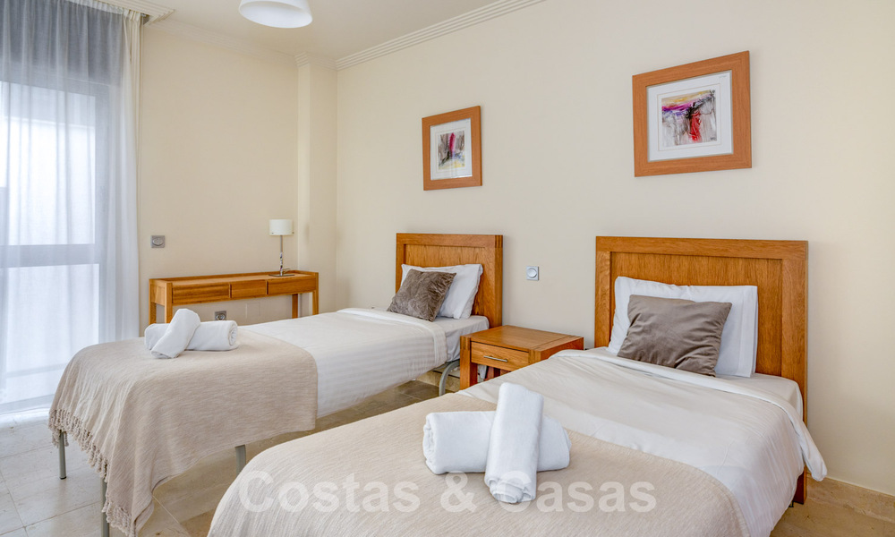 Instapklaar, modern appartement te koop met weids uitzicht o/d golf e/d zee i/e golfresort in Benahavis - Marbella 62356