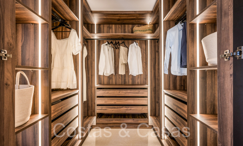 Kwalitatief gerenoveerd, immens penthouse te koop in een eerstelijnsstrand complex ten oosten van Marbella centrum 70656