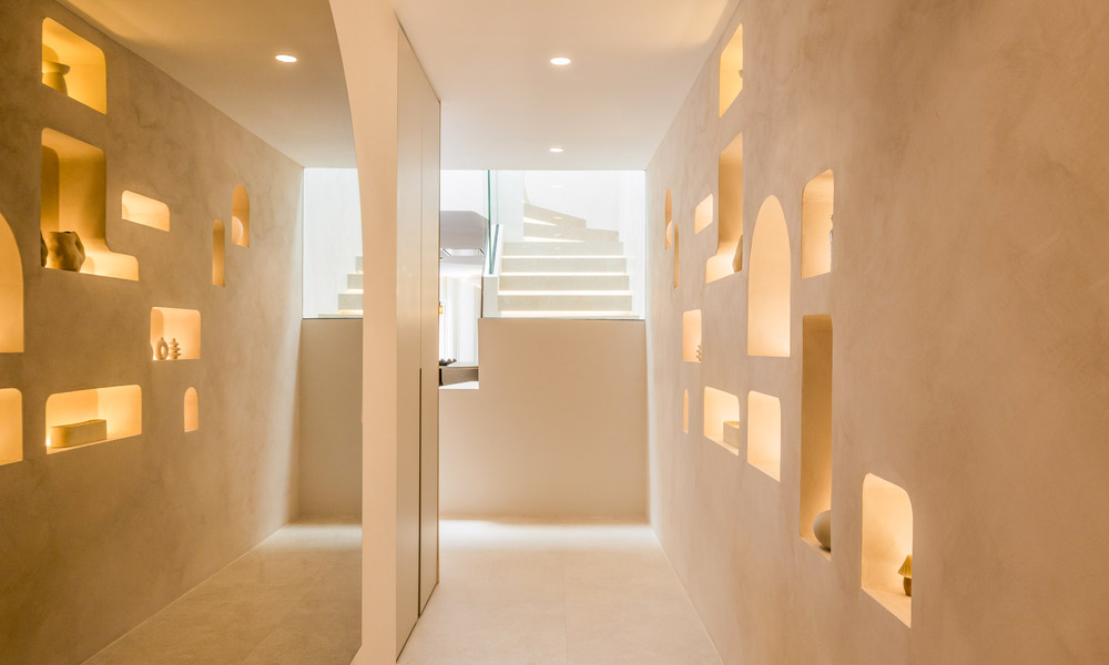 Kwalitatief gerenoveerd, immens penthouse te koop in een eerstelijnsstrand complex ten oosten van Marbella centrum 70662