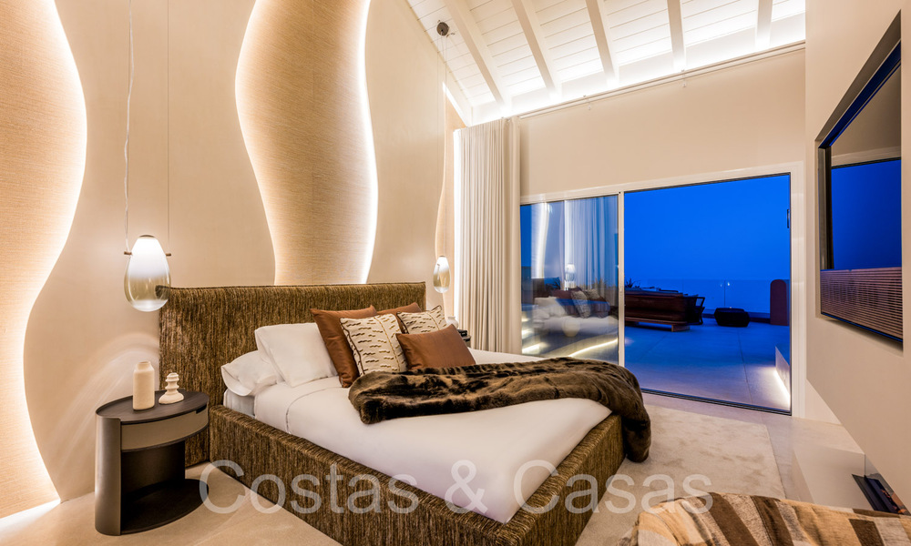 Kwalitatief gerenoveerd, immens penthouse te koop in een eerstelijnsstrand complex ten oosten van Marbella centrum 70664