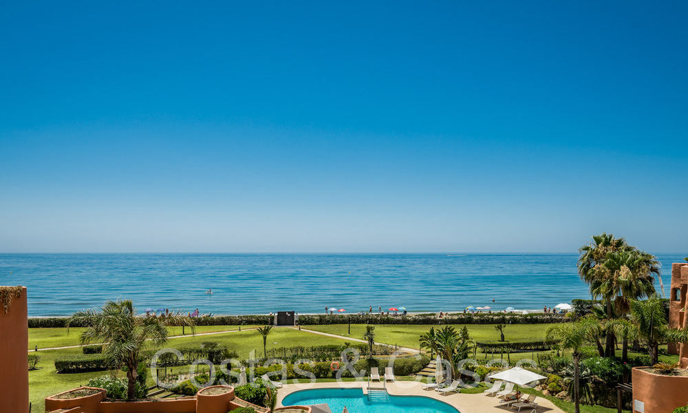 Kwalitatief gerenoveerd, immens penthouse te koop in een eerstelijnsstrand complex ten oosten van Marbella centrum 70665