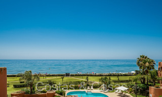 Kwalitatief gerenoveerd, immens penthouse te koop in een eerstelijnsstrand complex ten oosten van Marbella centrum 70665 