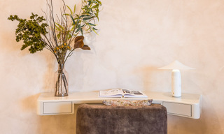 Kwalitatief gerenoveerd, immens penthouse te koop in een eerstelijnsstrand complex ten oosten van Marbella centrum 70668 