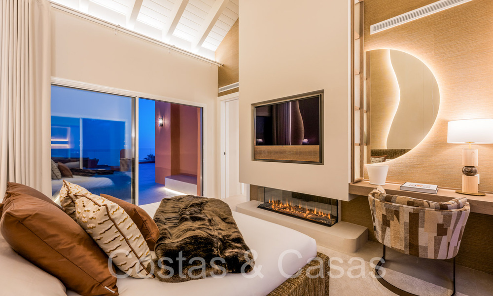 Kwalitatief gerenoveerd, immens penthouse te koop in een eerstelijnsstrand complex ten oosten van Marbella centrum 70670