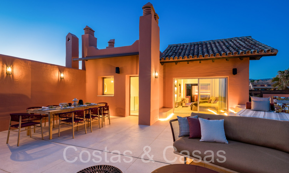 Kwalitatief gerenoveerd, immens penthouse te koop in een eerstelijnsstrand complex ten oosten van Marbella centrum 70671