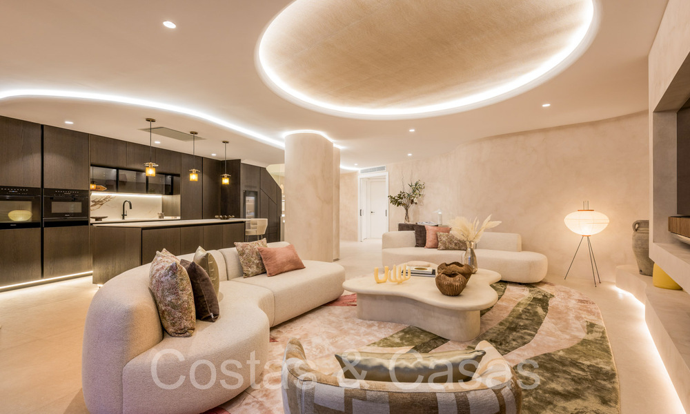 Kwalitatief gerenoveerd, immens penthouse te koop in een eerstelijnsstrand complex ten oosten van Marbella centrum 70675