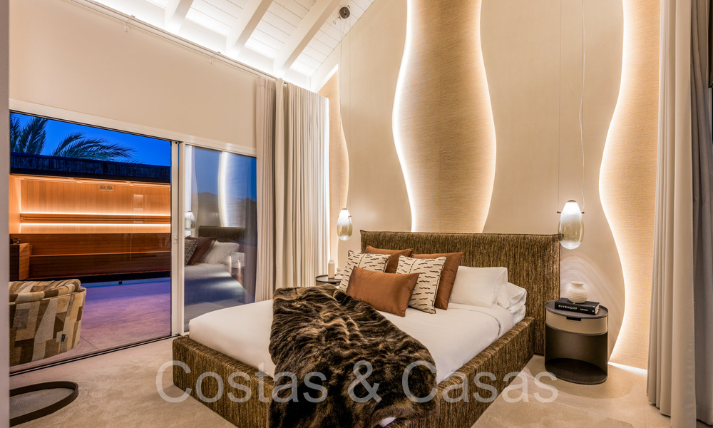 Kwalitatief gerenoveerd, immens penthouse te koop in een eerstelijnsstrand complex ten oosten van Marbella centrum 70676