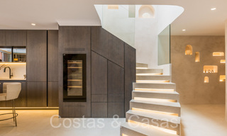 Kwalitatief gerenoveerd, immens penthouse te koop in een eerstelijnsstrand complex ten oosten van Marbella centrum 70680 