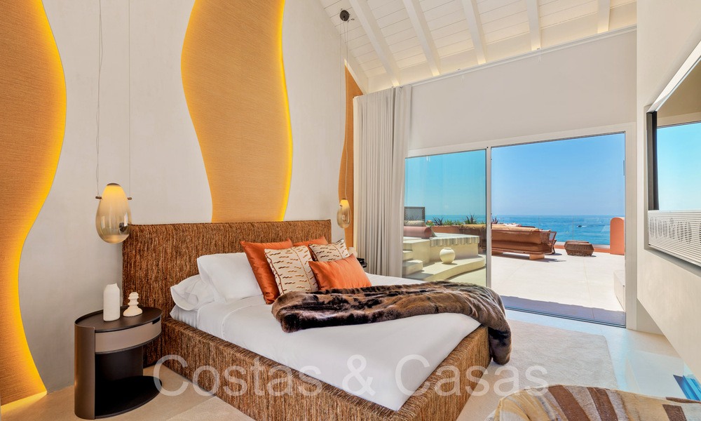 Kwalitatief gerenoveerd, immens penthouse te koop in een eerstelijnsstrand complex ten oosten van Marbella centrum 70684