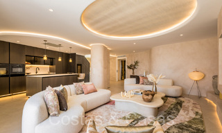 Kwalitatief gerenoveerd, immens penthouse te koop in een eerstelijnsstrand complex ten oosten van Marbella centrum 70685 