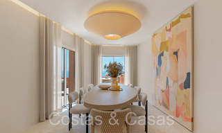 Kwalitatief gerenoveerd, immens penthouse te koop in een eerstelijnsstrand complex ten oosten van Marbella centrum 70687 