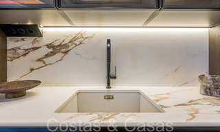 Kwalitatief gerenoveerd, immens penthouse te koop in een eerstelijnsstrand complex ten oosten van Marbella centrum 70688 