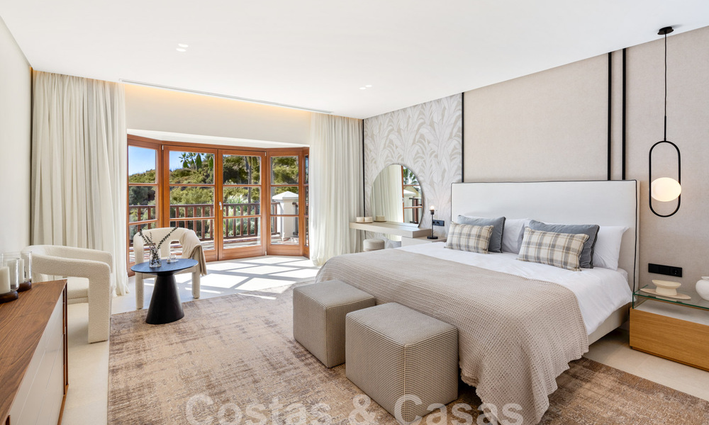 Luxueus gerenoveerd, mediterraan herenhuis te koop in een exclusieve gated woonwijk op Marbella’s Golden Mile 62740