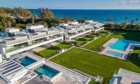 Instapklare luxevilla’s te koop in een nieuw innovatief complex bestaande uit 12 geavanceerde villa’s met zeezicht, op de Golden Mile van Marbella 62651