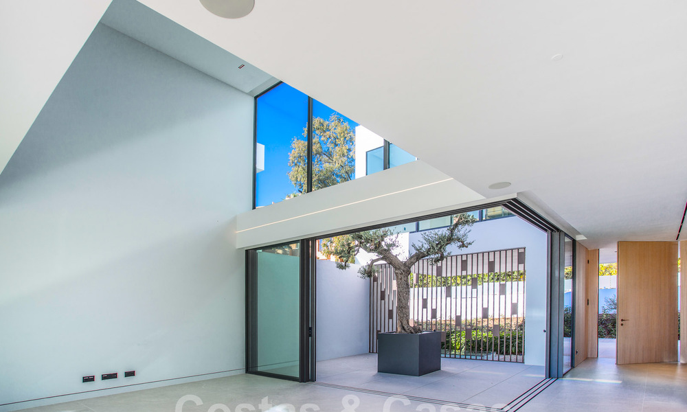 Instapklare luxevilla’s te koop in een nieuw innovatief complex bestaande uit 12 geavanceerde villa’s met zeezicht, op de Golden Mile van Marbella 62666