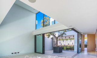 Instapklare luxevilla’s te koop in een nieuw innovatief complex bestaande uit 12 geavanceerde villa’s met zeezicht, op de Golden Mile van Marbella 62666 