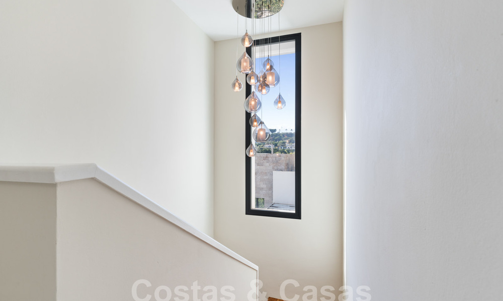 Moderne luxevilla te koop met hedendaags Mediterrane bouwstijl gelegen in Nueva Andalucia’s golfvallei, Marbella 63005