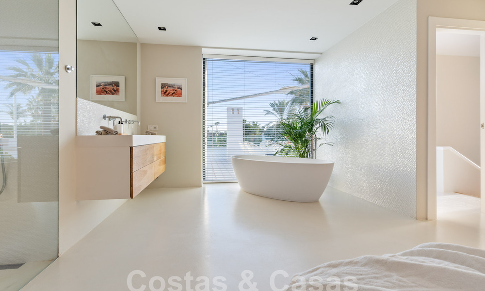 Moderne luxevilla te koop met hedendaags Mediterrane bouwstijl gelegen in Nueva Andalucia’s golfvallei, Marbella 63018