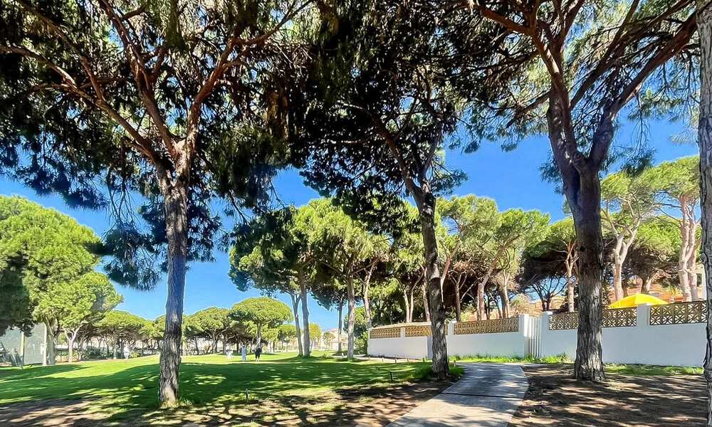 Superieure luxevilla in aanbouw te koop, eerstelijns golf positie in een geprivilegieerde zone van Oost Marbella 62979