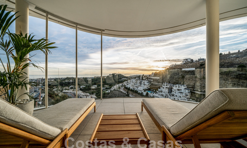 Eersteklas, modern appartement te koop, met uitzicht op zee, golf en bergen in Benahavis - Marbella 63125